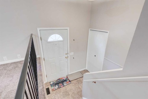 43 Midridge Gardens Se, Calgary, AB - Indoor Photo Showing Other Room