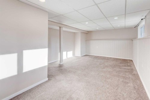 43 Midridge Gardens Se, Calgary, AB - Indoor Photo Showing Other Room