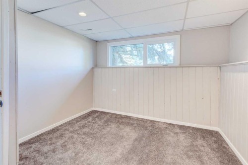 43 Midridge Gardens Se, Calgary, AB - Indoor Photo Showing Other Room