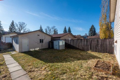 43 Midridge Gardens Se, Calgary, AB - Outdoor