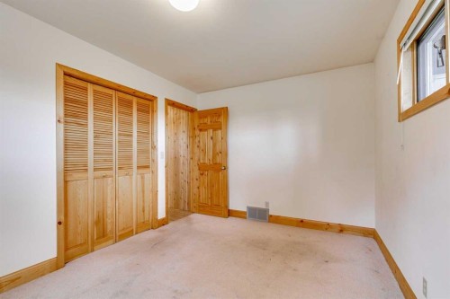 102 1 Avenue, Rural Foothills County, AB - Indoor Photo Showing Other Room