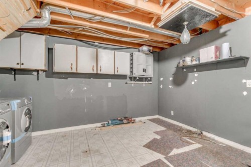 102 1 Avenue, Rural Foothills County, AB - Indoor Photo Showing Laundry Room