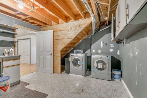 102 1 Avenue, Rural Foothills County, AB - Indoor Photo Showing Laundry Room