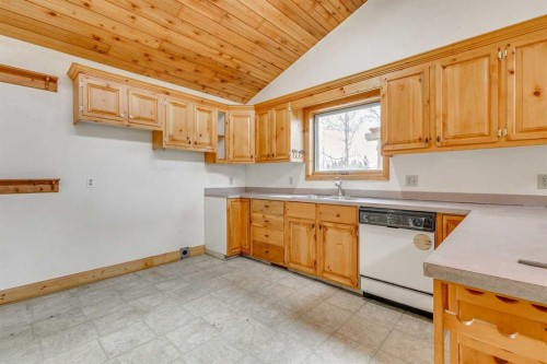 102 1 Avenue, Rural Foothills County, AB - Indoor Photo Showing Kitchen With Double Sink