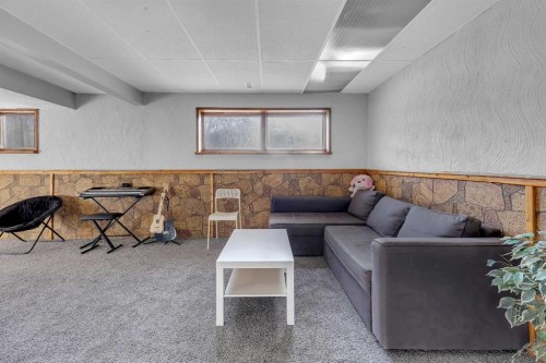 16 Castleglen Crescent Ne, Calgary, AB - Indoor