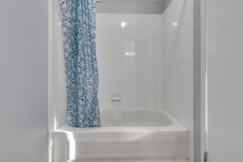 16 Castleglen Crescent Ne, Calgary, AB - Indoor Photo Showing Bathroom