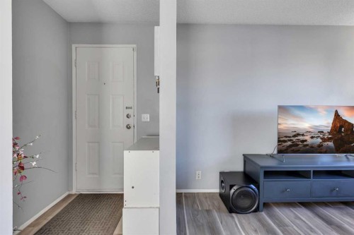 16 Castleglen Crescent Ne, Calgary, AB - Indoor