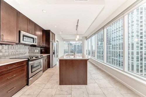 2206-211 13 Avenue Se, Calgary, AB - Indoor Photo Showing Kitchen