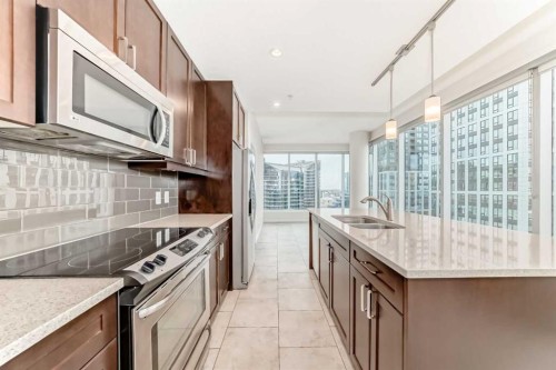 2206-211 13 Avenue Se, Calgary, AB - Indoor Photo Showing Kitchen With Double Sink With Upgraded Kitchen