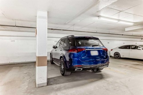 2206-211 13 Avenue Se, Calgary, AB - Indoor Photo Showing Garage