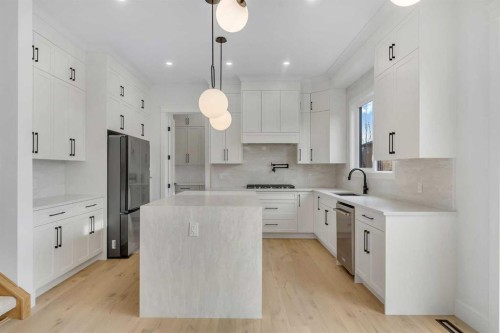 236 East Lakeview Place, Chestermere, AB - Indoor Photo Showing Kitchen With Upgraded Kitchen