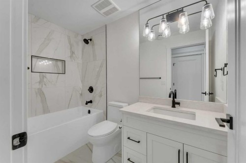 236 East Lakeview Place, Chestermere, AB - Indoor Photo Showing Bathroom