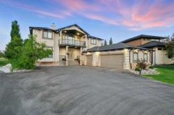 31 Lynx Meadows Court NW Calgary, AB T3L 2M1