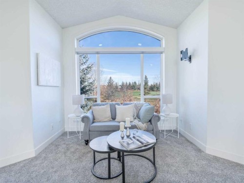 31 Lynx Meadows Court Nw, Calgary, AB - Indoor Photo Showing Living Room