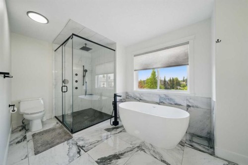 31 Lynx Meadows Court Nw, Calgary, AB - Indoor Photo Showing Bathroom