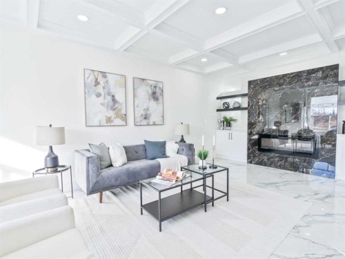 31 Lynx Meadows Court Nw, Calgary, AB - Indoor Photo Showing Living Room