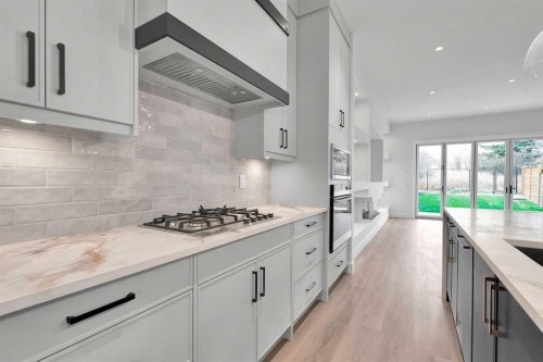 2526 7 Avenue Nw, Calgary, AB - Indoor Photo Showing Kitchen With Upgraded Kitchen