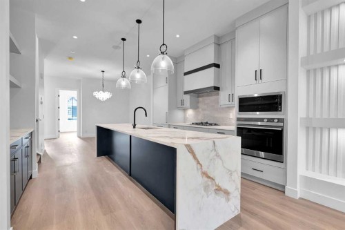 2526 7 Avenue Nw, Calgary, AB - Indoor Photo Showing Kitchen With Upgraded Kitchen