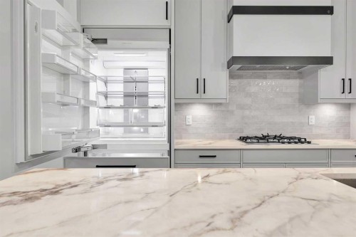 2526 7 Avenue Nw, Calgary, AB - Indoor Photo Showing Kitchen