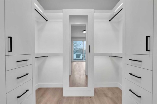 2526 7 Avenue Nw, Calgary, AB - Indoor With Storage