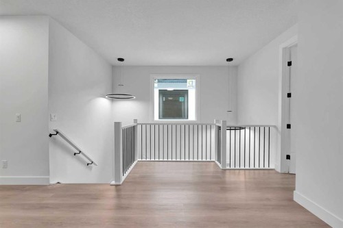 2526 7 Avenue Nw, Calgary, AB - Indoor Photo Showing Other Room