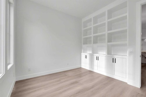 2526 7 Avenue Nw, Calgary, AB - Indoor Photo Showing Other Room