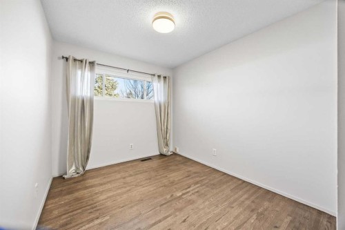 10444 Maplecreek Drive Se, Calgary, AB - Indoor Photo Showing Other Room