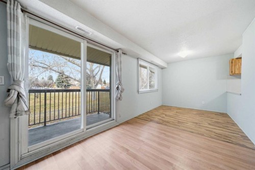 306-2200 Woodview Drive Sw, Calgary, AB -  Photo Showing Other Room
