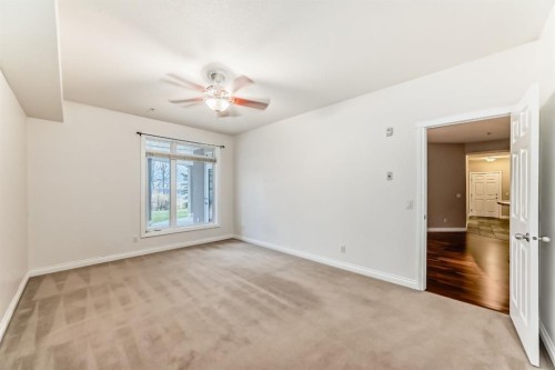 106-6 Hemlock Crescent Sw, Calgary, AB - Indoor Photo Showing Other Room