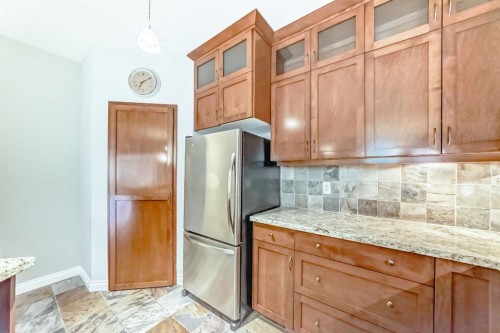 106-6 Hemlock Crescent Sw, Calgary, AB - Indoor Photo Showing Kitchen
