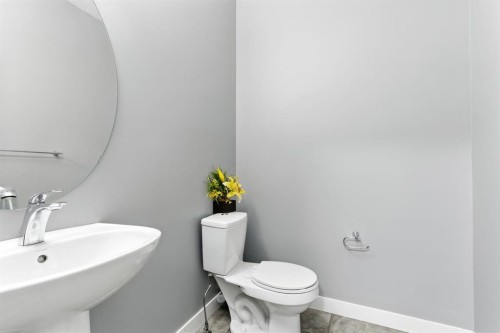 313 Kings Heights Drive Se, Airdrie, AB - Indoor Photo Showing Bathroom