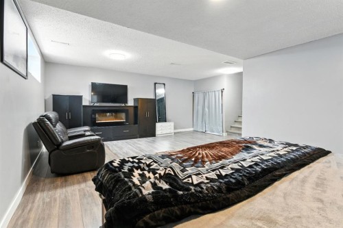 313 Kings Heights Drive Se, Airdrie, AB - Indoor Photo Showing Bedroom