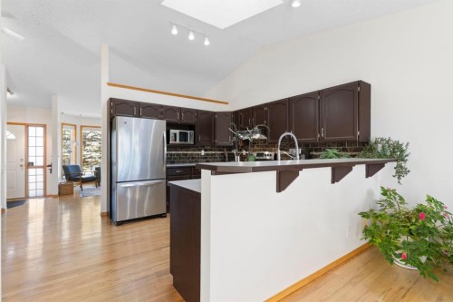 179 Quigley Drive, Cochrane, AB - Indoor Photo Showing Kitchen