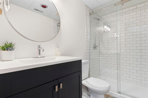 179 Quigley Drive, Cochrane, AB - Indoor Photo Showing Bathroom