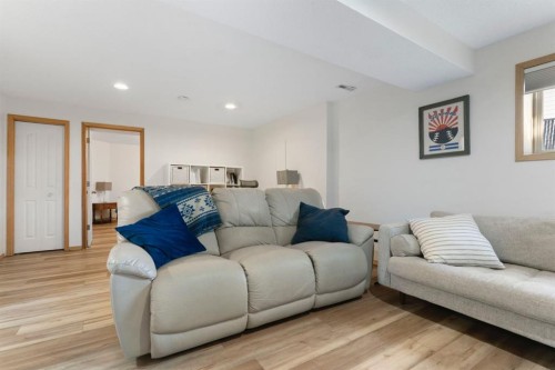 179 Quigley Drive, Cochrane, AB - Indoor Photo Showing Living Room