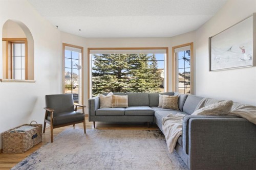 179 Quigley Drive, Cochrane, AB - Indoor Photo Showing Living Room