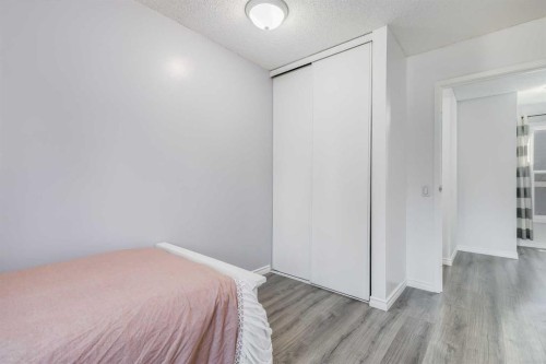 3-93 Grier Place Ne, Calgary, AB - Indoor Photo Showing Bedroom