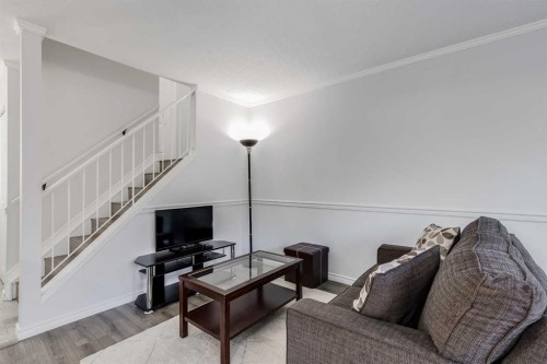 3-93 Grier Place Ne, Calgary, AB - Indoor Photo Showing Other Room