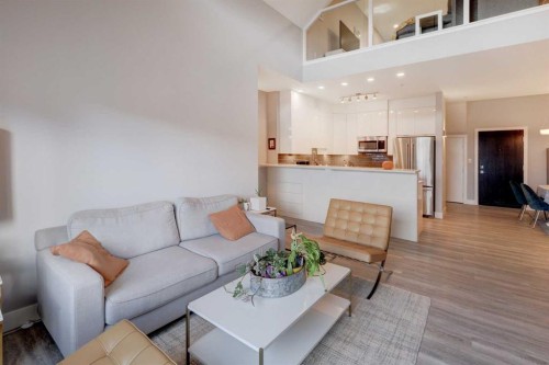 403-1441 23 Avenue Sw, Calgary, AB - Indoor Photo Showing Living Room