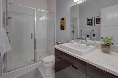 403-1441 23 Avenue Sw, Calgary, AB - Indoor Photo Showing Bathroom