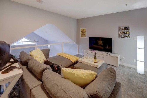 403-1441 23 Avenue Sw, Calgary, AB - Indoor Photo Showing Living Room