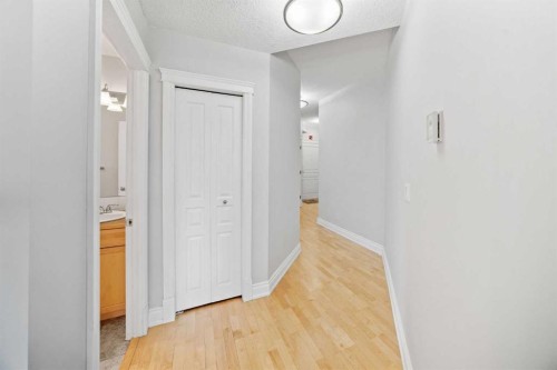 401-4 14 Street Nw, Calgary, AB - Indoor Photo Showing Other Room
