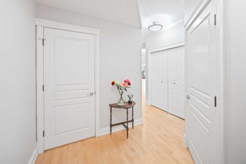 401-4 14 Street Nw, Calgary, AB - Indoor Photo Showing Other Room