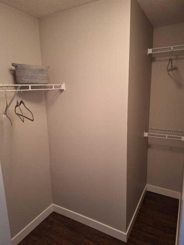 403-607 17 Avenue Nw, Calgary, AB - Indoor With Storage