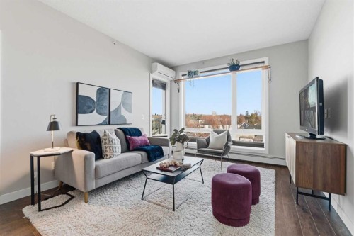 403-607 17 Avenue Nw, Calgary, AB - Indoor Photo Showing Living Room