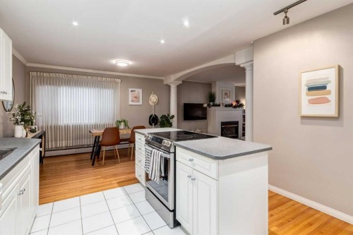 105-230 21 Avenue Sw, Calgary, AB - Indoor Photo Showing Kitchen