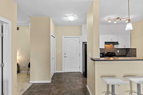 1404-604 East Lake Boulevard Ne, Airdrie, AB - Indoor