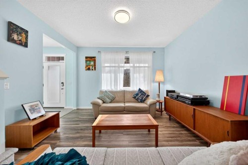 82 Mahogany Drive Se, Calgary, AB - Indoor Photo Showing Living Room