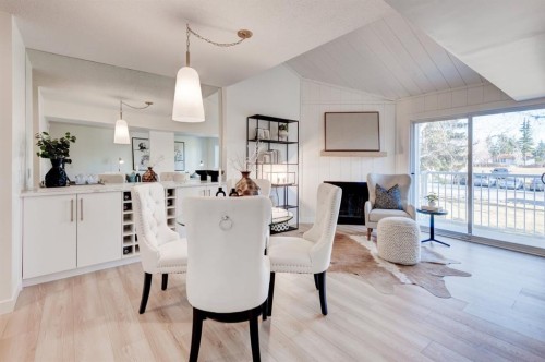 1310-13104 Elbow Drive Sw, Calgary, AB - Indoor Photo Showing Dining Room