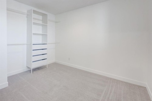 1310-13104 Elbow Drive Sw, Calgary, AB - Indoor Photo Showing Other Room